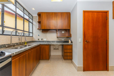 Casa à venda com 4 quartos, sendo 2 suítes, em Jardim Marajoara, São Paulo, SP