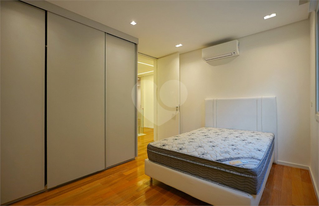 Casa para alugar com 4 suítes no condomínio Hípica Garden, São Paulo - SP