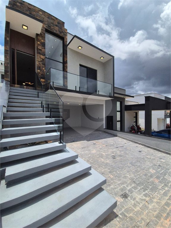 Casa à venda com 3 quartos, sendo 1 suíte,  no condomínio Horto Florestal Villagio, Sorocaba - SP