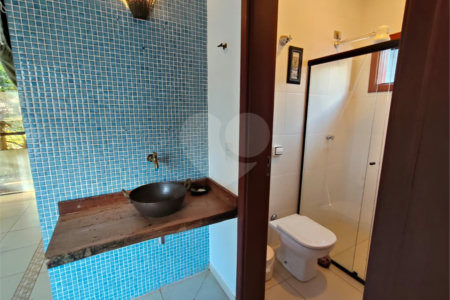 Casa à venda com 7 quartos, sendo 4 suítes, no condomínio Riviera de Santa Cristina XIII, Paranapanema - SP