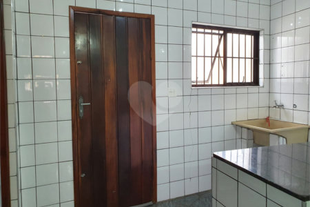 Sobrado à venda com 4 quartos, sendo 1 suíte,  em Parque Vitória, São Paulo, SP