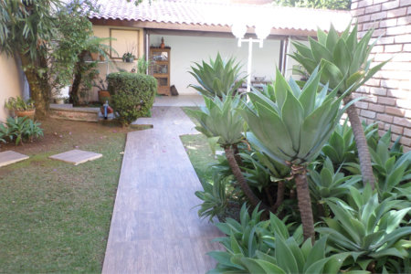 Sobrado à venda com 4 suítes em Recanto Impla, Carapicuíba, SP