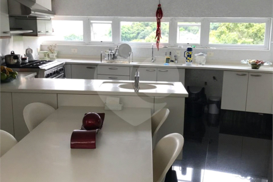 Casa à venda com 4 quartos, sendo 8 suítes, no condomínio Residencial Jd. Ibiratiba, São Paulo - SP