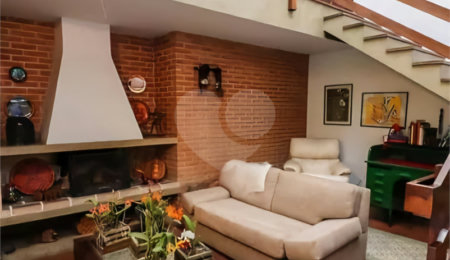 Sobrado à venda com 3 quartos, sendo 1 suíte,  em Vila Universitária, São Paulo, SP