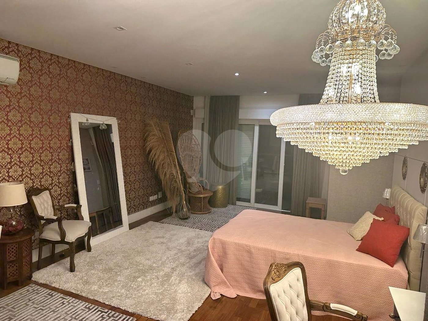 Sobrado à venda ou para alugar com 4 suítes em Vila Bertioga, São Paulo, SP