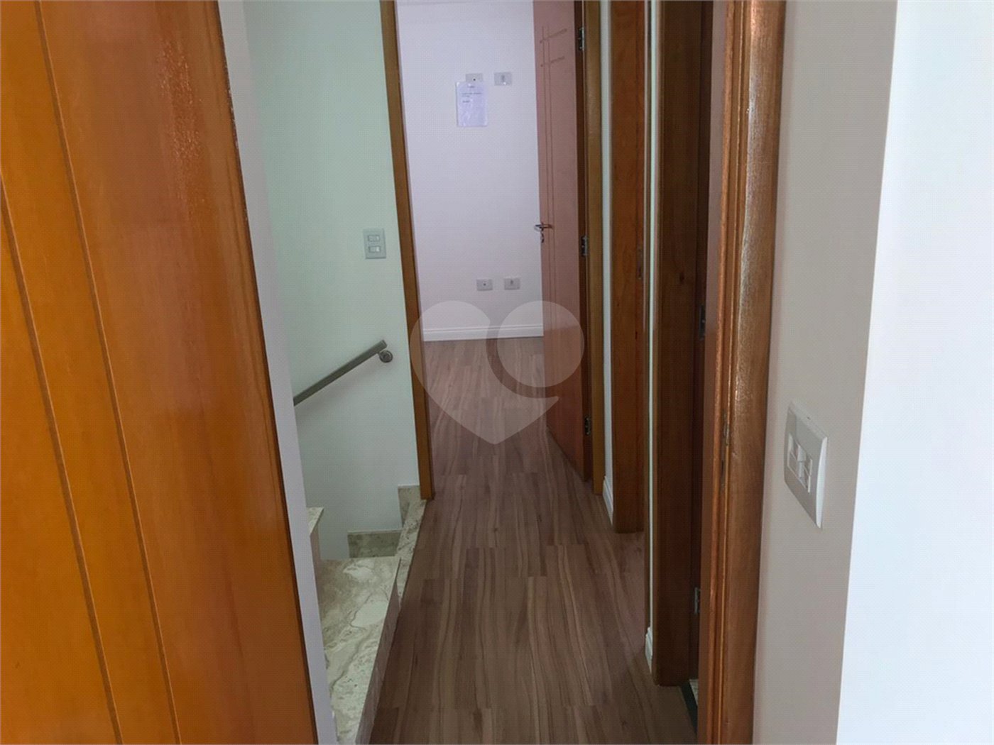 Casa à venda com 3 quartos, sendo 1 suíte, no condomínio Parque Vitória, São Paulo - SP