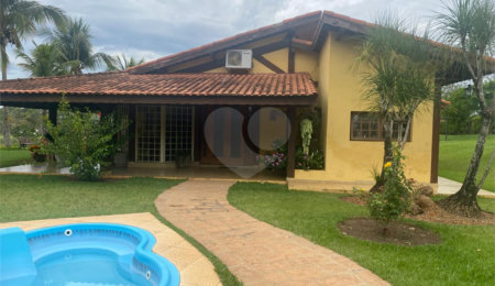 Casa à venda com 8 quartos, sendo 4 suítes,  no condomínio Santa Filomena, Salto - SP