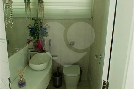 Casa à venda com 3 suítes no condomínio Figueira Garden, Atibaia - SP