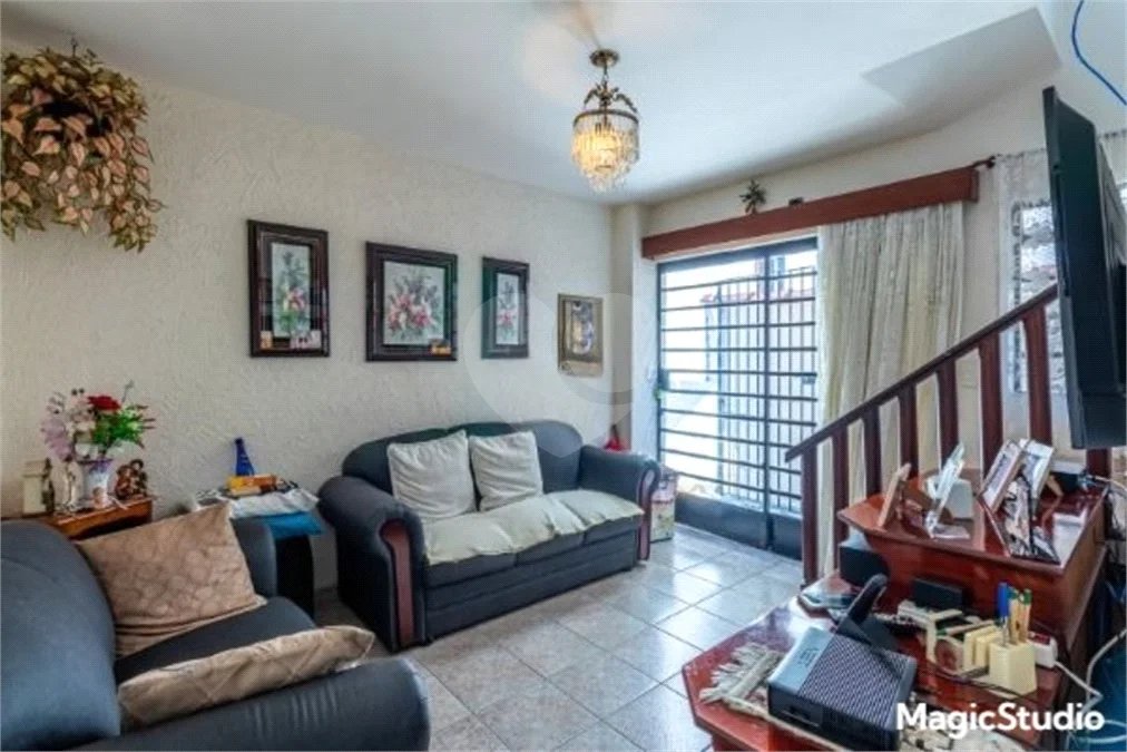 Casa com 175m², 4 dormitórios, sendo 3 suítes, 2 vagas de garagem, à venda na Vila Formosa.