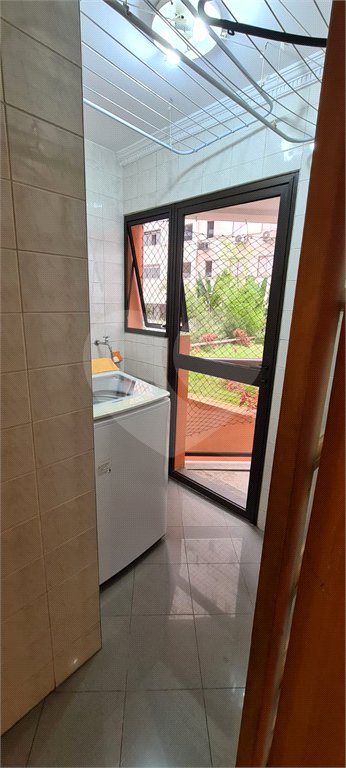 Apartamento para venda e locação de 130m² no Jardim Paulista com 2 suítes e 2 vagas.