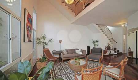 Casa à venda ou para alugar com 5 quartos, sendo 3 suítes,  no condomínio Villa Florida, São Paulo - SP