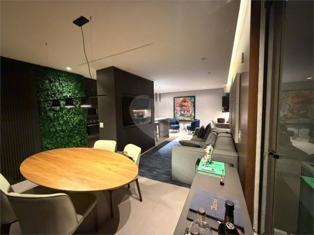 Apartamento à venda com 4 quartos, sendo 1 suíte,  em Pinheiros, São Paulo, SP