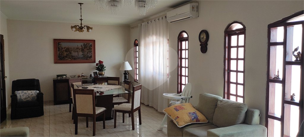 Sobrado à venda com 3 quartos, sendo 1 suíte, em Vila Almeida, Indaiatuba, SP