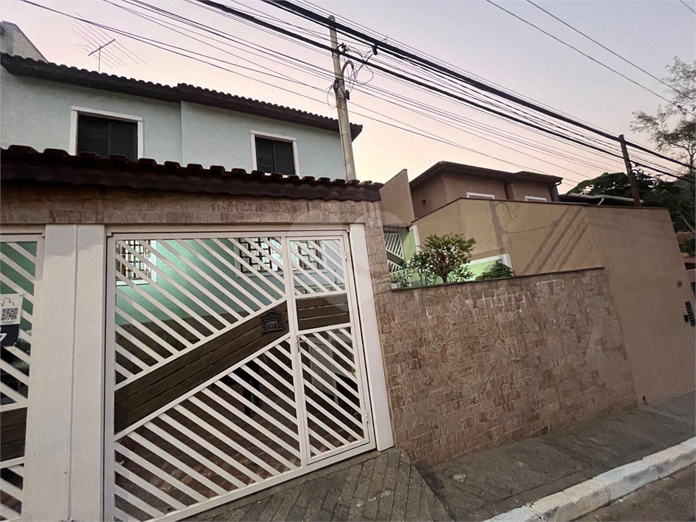 Sobrado à venda com 3 quartos, sendo 1 suíte, em Vila Irmãos Arnoni, São Paulo, SP