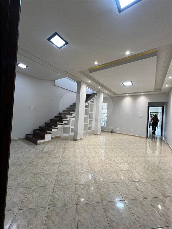 Sobrado à venda com 3 quartos, sendo 1 suíte, em Conjunto Habitacional Brás Cubas, Mogi das Cruzes, SP
