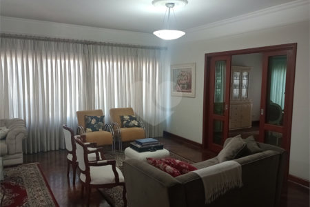 Casa à venda com 5 quartos, sendo 3 suítes, no Centro, Itapetininga, SP