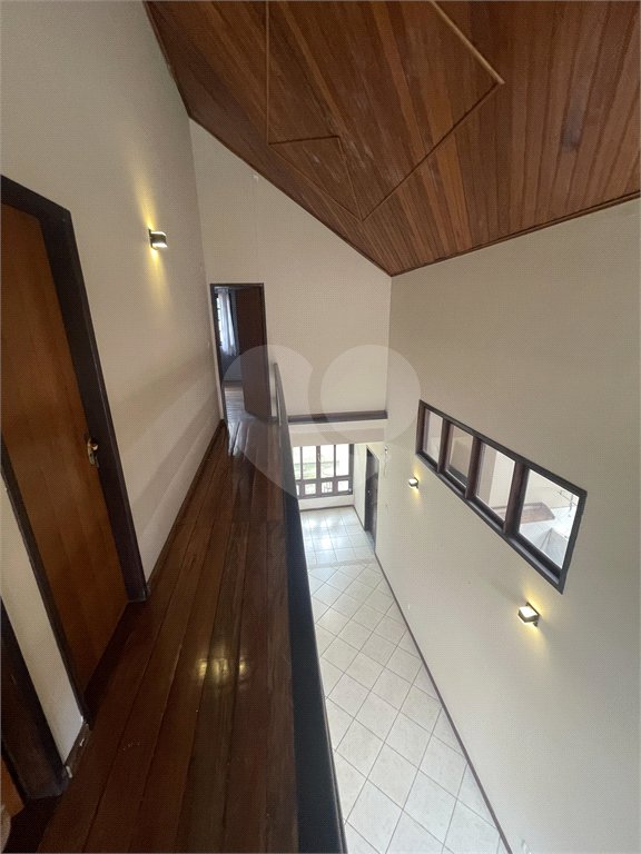 Casa à venda com 5 quartos, sendo 3 suítes, no condomínio Recanto das Palmeiras, Rio de Janeiro - RJ