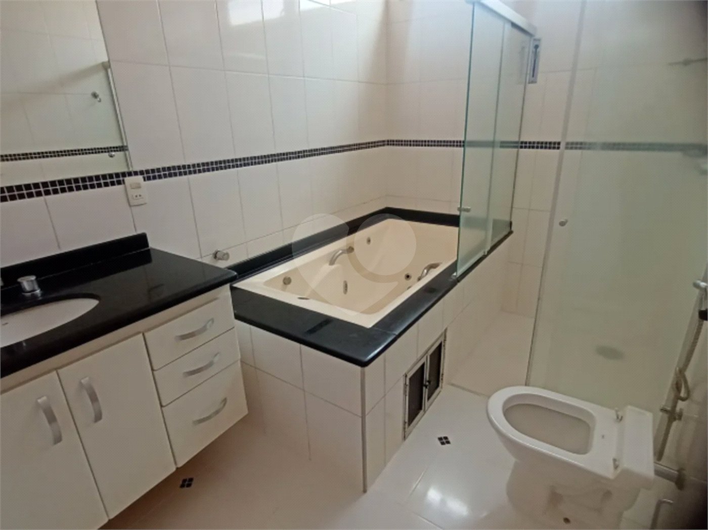 Casa à venda com 4 quartos, sendo 1 suíte, no condomínio Villa Real Ribeirao Preto, Ribeirão Preto - SP