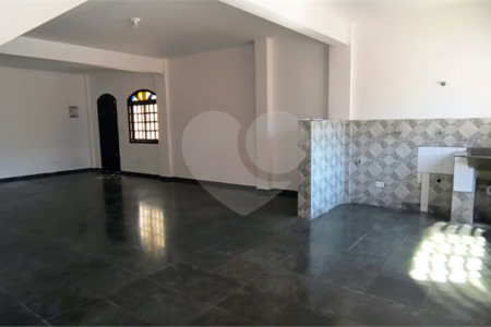 Sobrado à venda com 3 quartos, sendo 2 suítes, em Jardim Ivana, São Paulo, SP