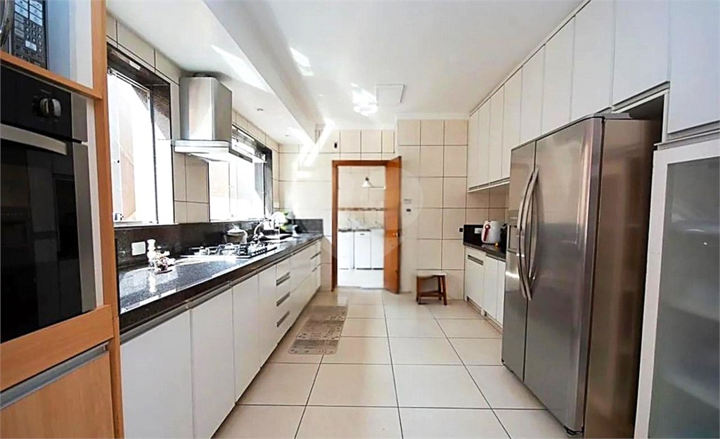 Sobrado à venda com 4 quartos, sendo 3 suítes, em Interlagos, São Paulo, SP