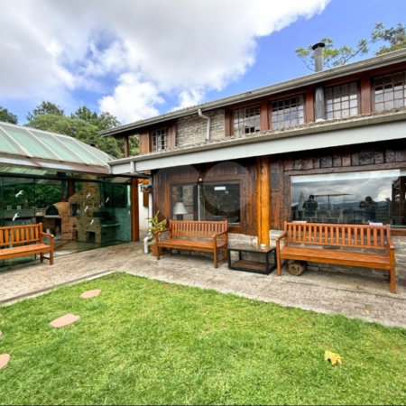 Casa à venda com 4 suítes em Vila Natal, Campos do Jordão, SP