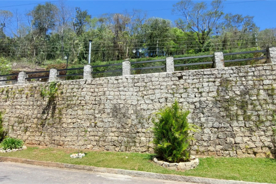 Casa à venda com 3 quartos, sendo 2 suítes, no condomínio Alpes de Caieiras, Caieiras - SP