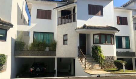 Casa à venda com 4 suítes no condomínio Vila das Emboabas, São Paulo - SP
