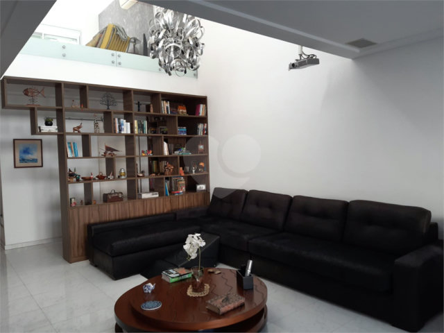 Casa à venda com 4 quartos, sendo 3 suítes,  no condomínio Cond Residencial Villagio da Serra, São Paulo - SP