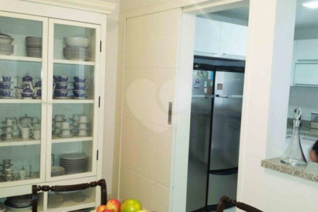 Sobrado à venda com 4 quartos, sendo 2 suítes, em Jardim Marajoara, São Paulo, SP