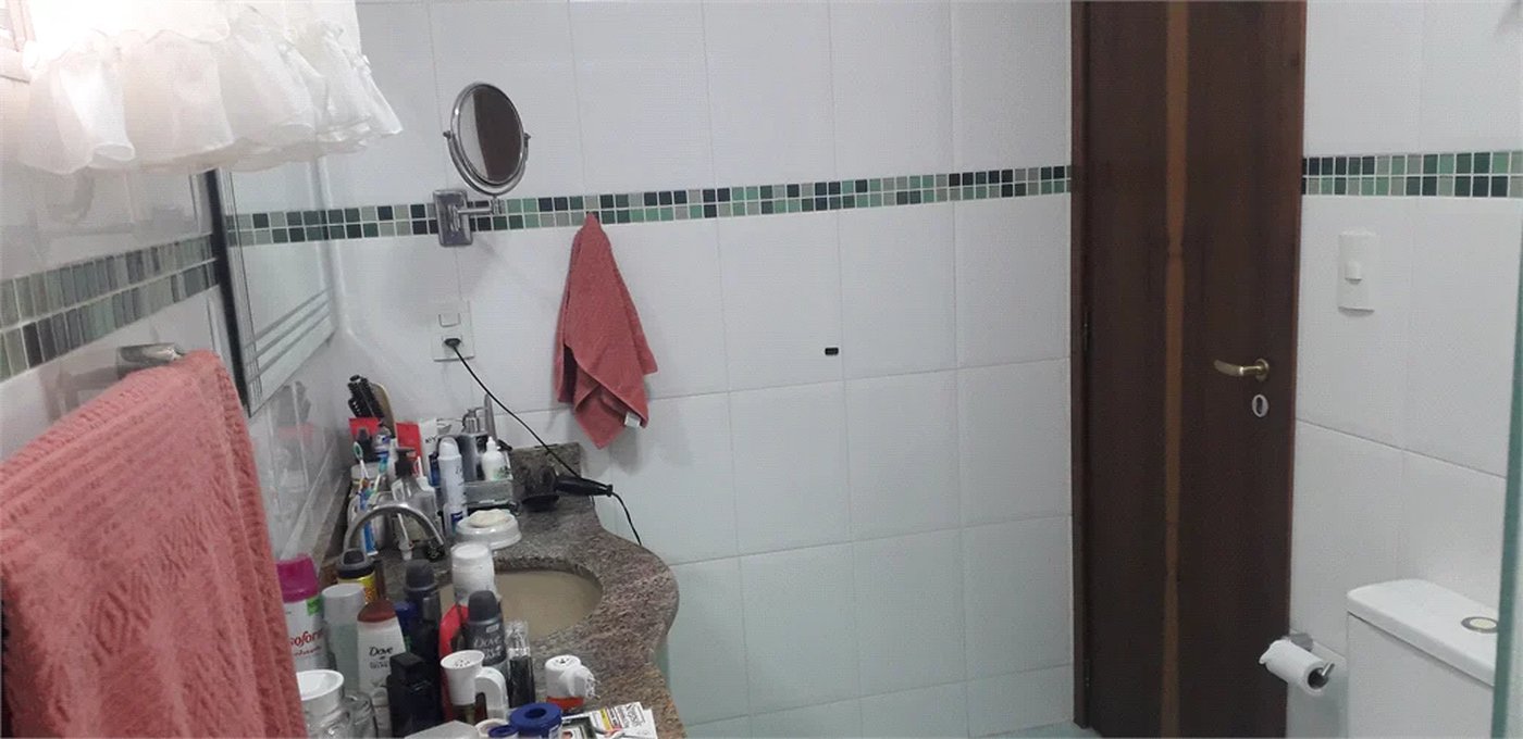 Casa à venda com 3 quartos, sendo 2 suítes,  em Jardim Leonor, São Paulo, SP
