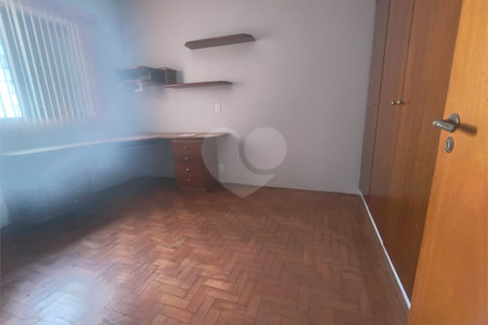 Casa à venda com 3 quartos, sendo 1 suíte, em Vila Santana, Araraquara, SP