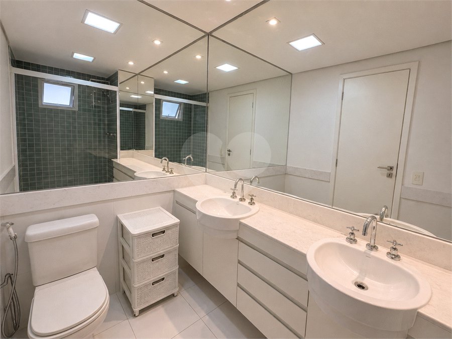 Apartamento à venda com 3 suítes em Campo Belo, São Paulo, SP