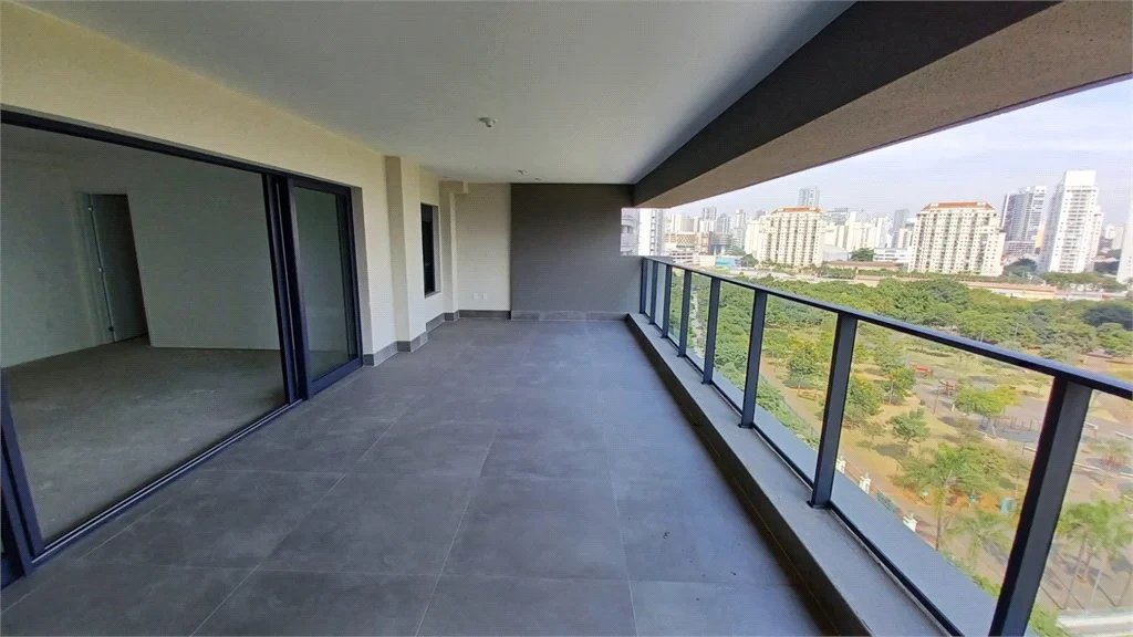 Apartamento à venda com 4 quartos, sendo 2 suítes, em Água Branca, São Paulo, SP