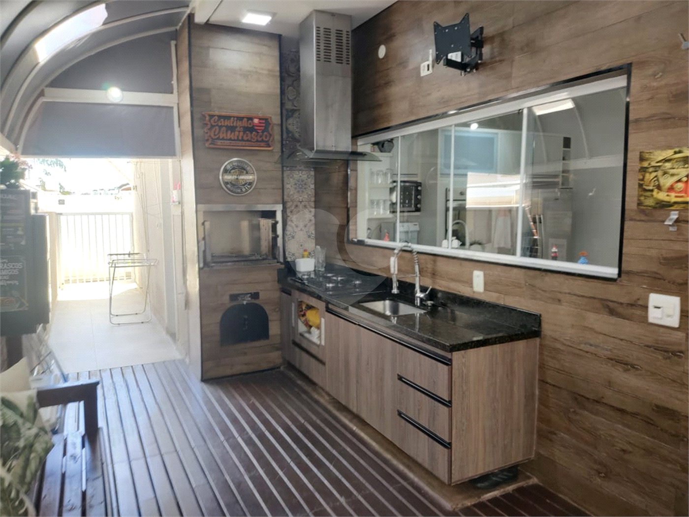 Casa à venda com 4 quartos, sendo 2 suítes, no condomínio Residencial Jardim das Palmeiras, Vinhedo - SP