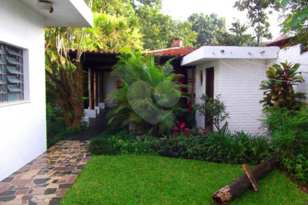 Casa Térrea à venda com 4 quartos, sendo 2 suítes, em Interlagos, São Paulo, SP