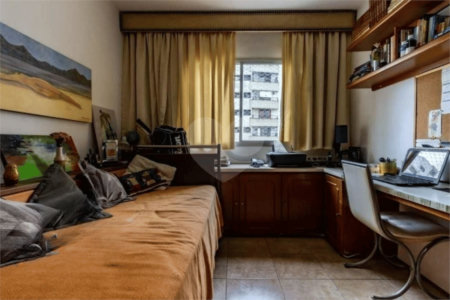 Apartamento à venda com 3 quartos, sendo 1 suíte,  em Vila Andrade, São Paulo, SP