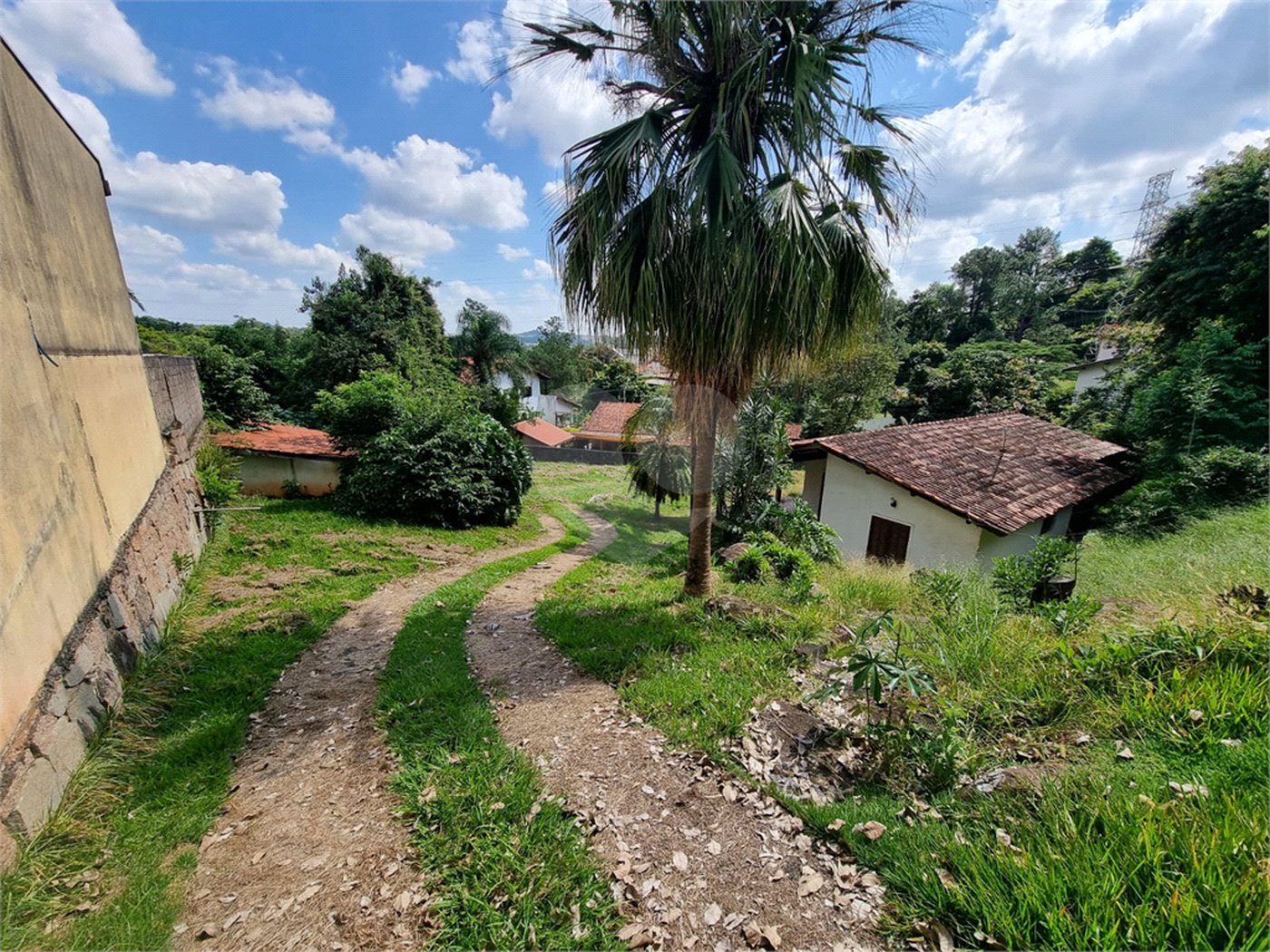 Casa à venda com 3 quartos, sendo 1 suíte, no condomínio São Joaquim, Vinhedo - SP