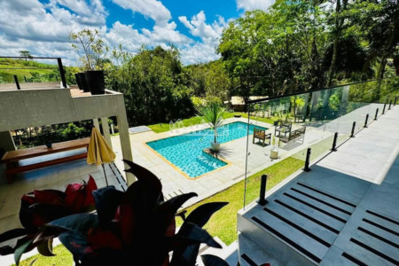 Casa à venda com 4 suítes no condomínio Portal Ouro Verde, Atibaia - SP
