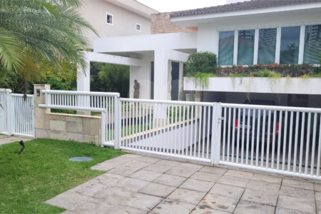 Casa à venda com 4 quartos, sendo 2 suítes, no condomínio Crystal Lake, Rio de Janeiro - RJ