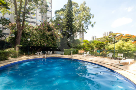 Apartamento à venda com 3 quartos, sendo 2 suítes,  em Alto da Boa Vista, São Paulo, SP