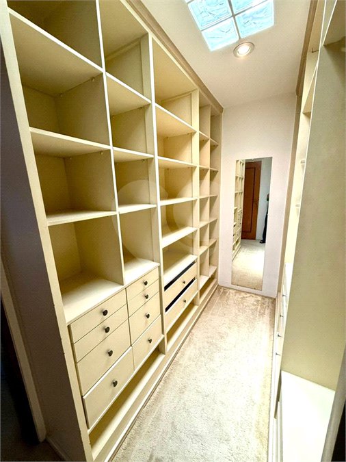 Sobrado à venda com 5 quartos, sendo 3 suítes,  em Jardim Leonor, São Paulo, SP