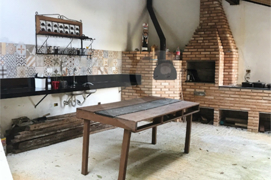 Casa à venda ou para alugar com 3 quartos, sendo 1 suíte, no condomínio Parque Suiça, Caieiras - SP