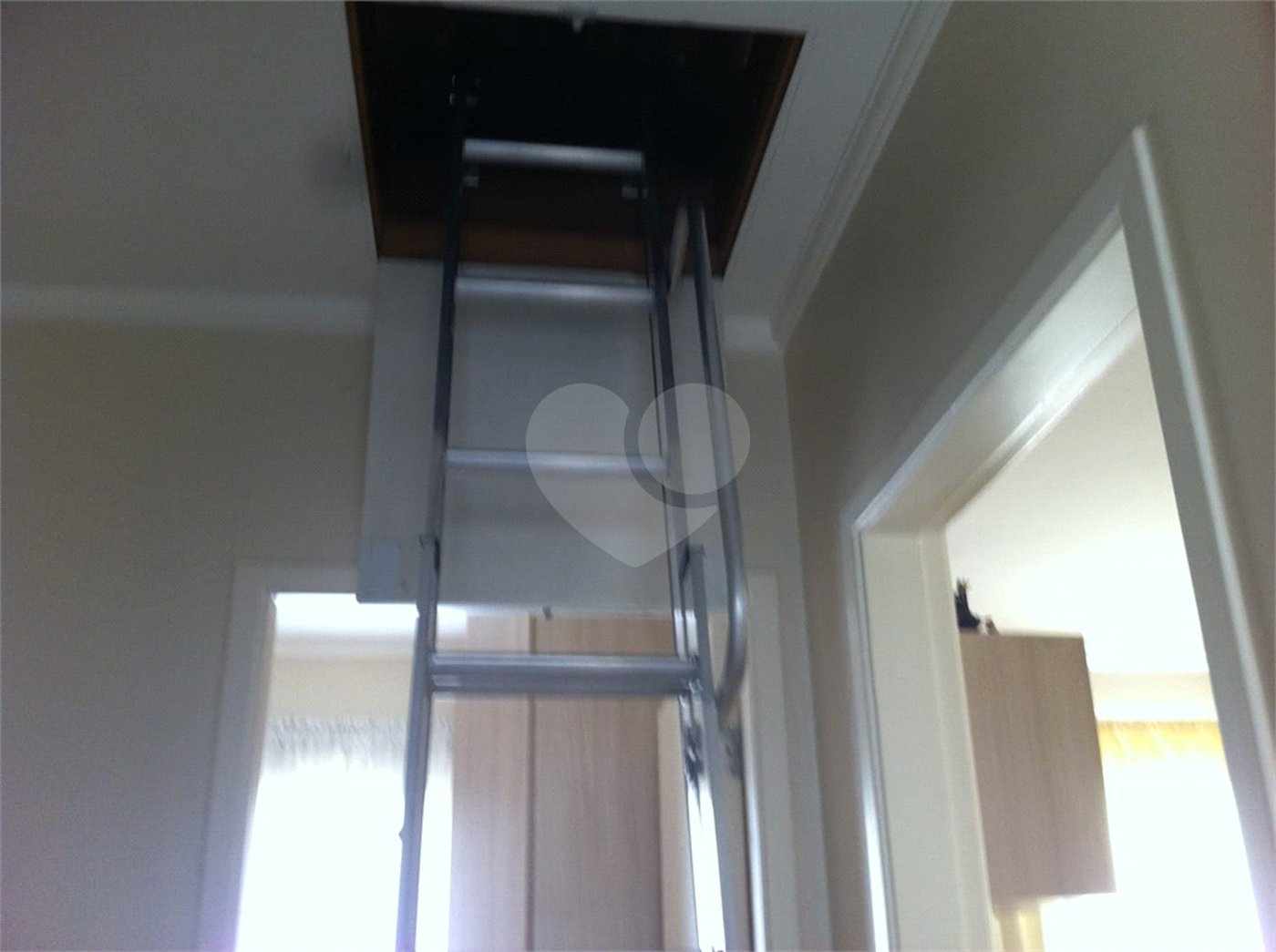 Casa à venda com 3 quartos, sendo 1 suíte, no condomínio Moradas do Horto, São Paulo - SP