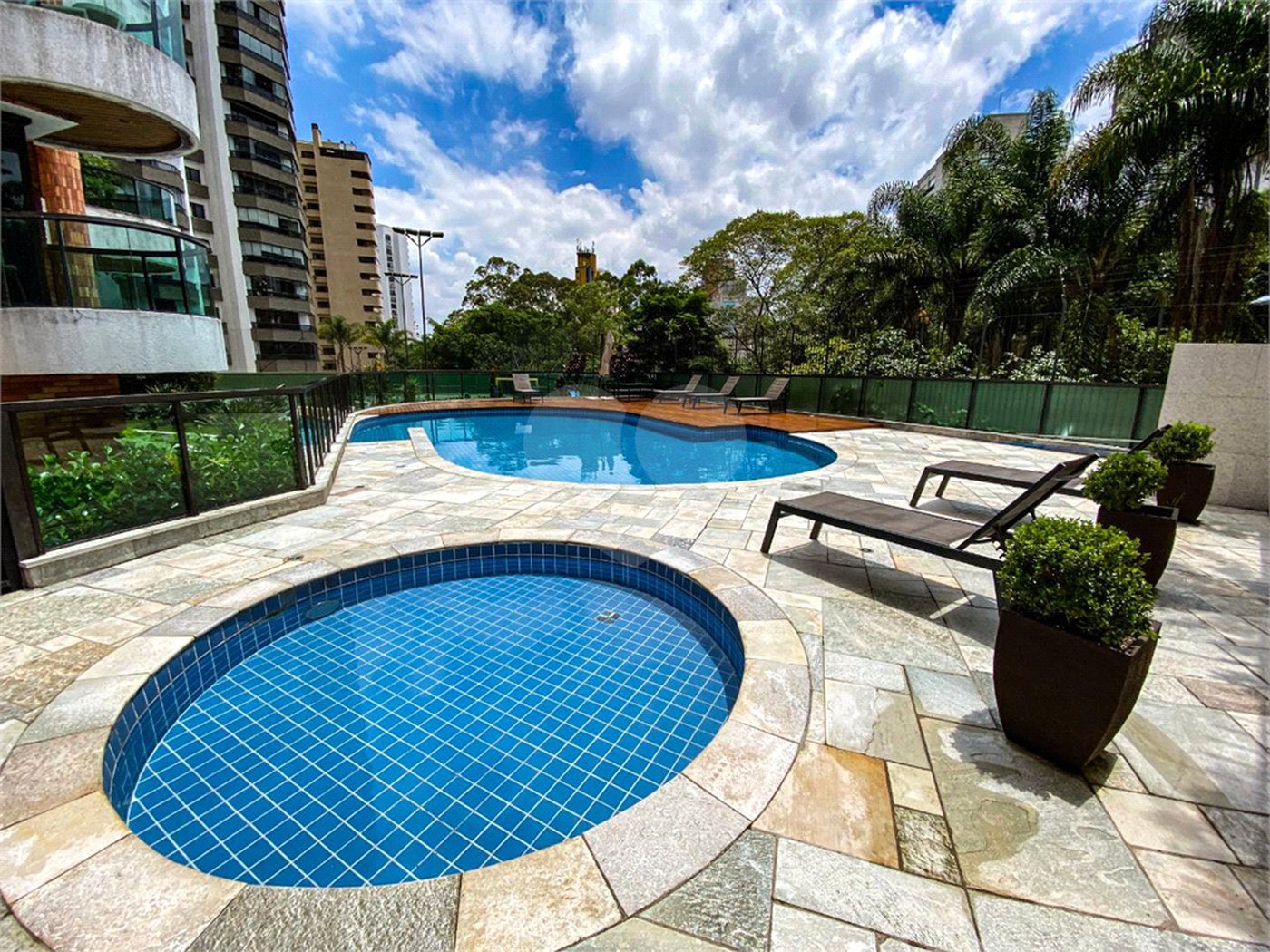 Apartamento à venda com 4 suítes em Vila Suzana, São Paulo, SP