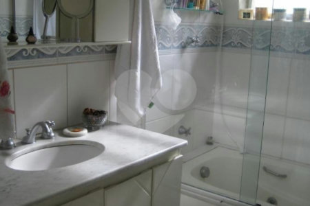 Casa à venda com 3 quartos, sendo 1 suíte, em Parque Imperial, São Paulo, SP