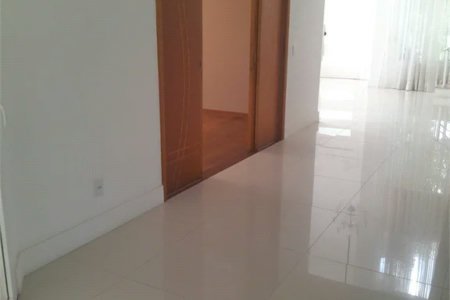 Casa à venda ou para alugar com 4 suítes em Chácaras São Carlos, Cotia, SP