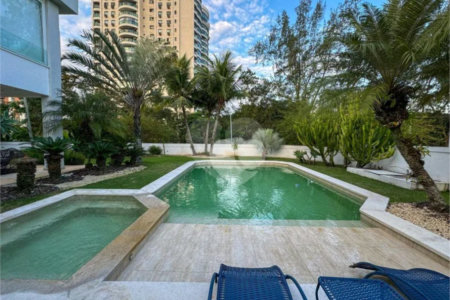 Casa à venda com 5 suítes no condomínio Malibu, Rio de Janeiro - RJ
