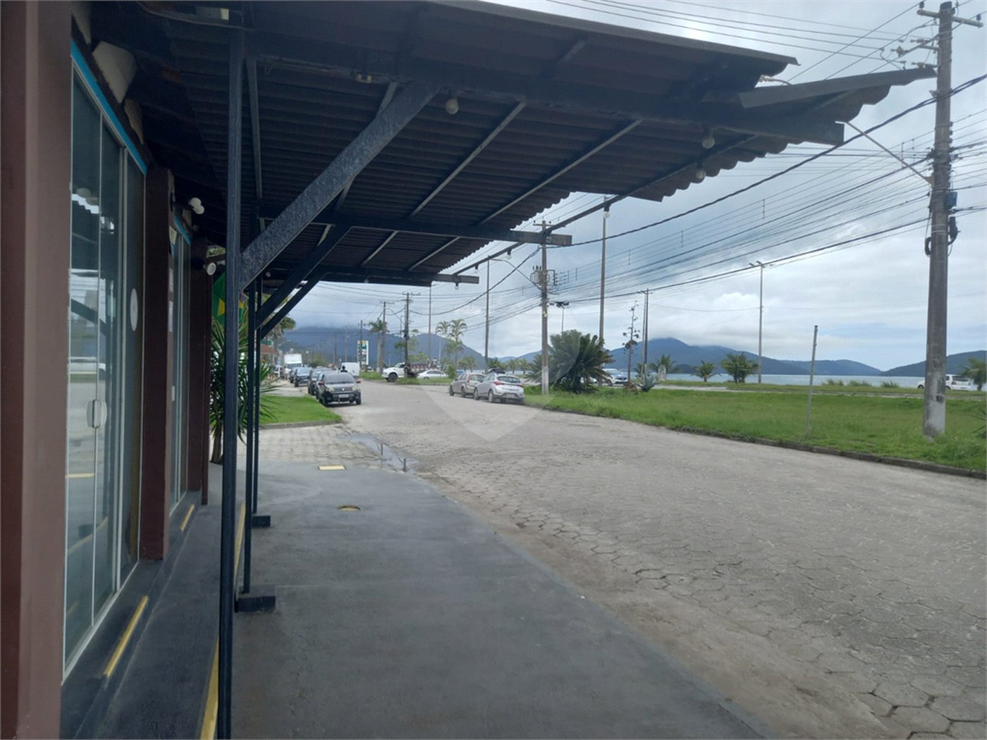 Sobrado à venda com 2 quartos, sendo 1 suíte, em Estância Balneária Hawai, Caraguatatuba, SP