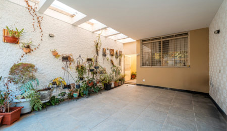 Sobrado à venda com 3 quartos, sendo 1 suíte,  em Moema, São Paulo, SP