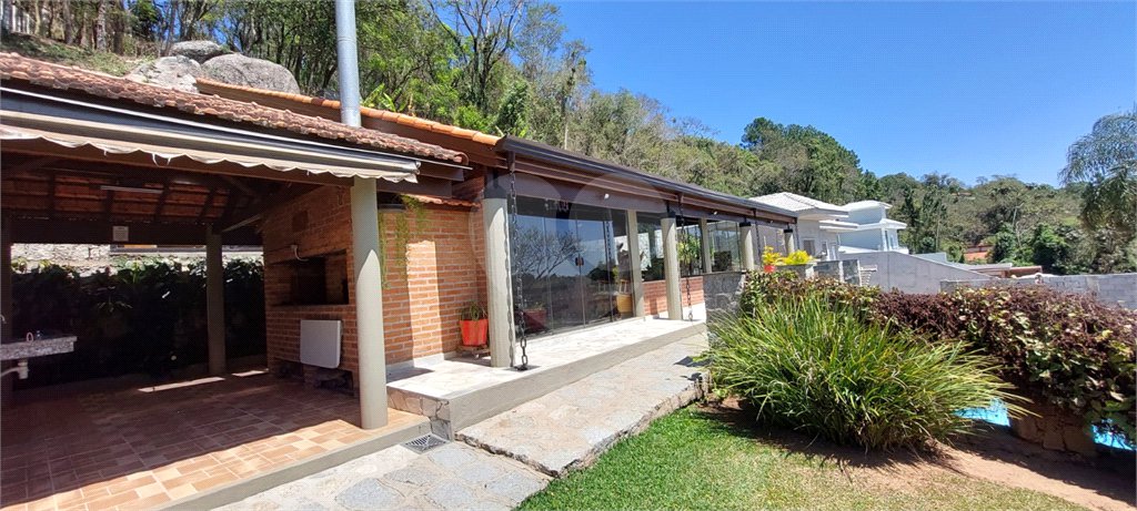 Casa à venda com 3 quartos, sendo 2 suítes, no condomínio Alpes de Caieiras, Caieiras - SP